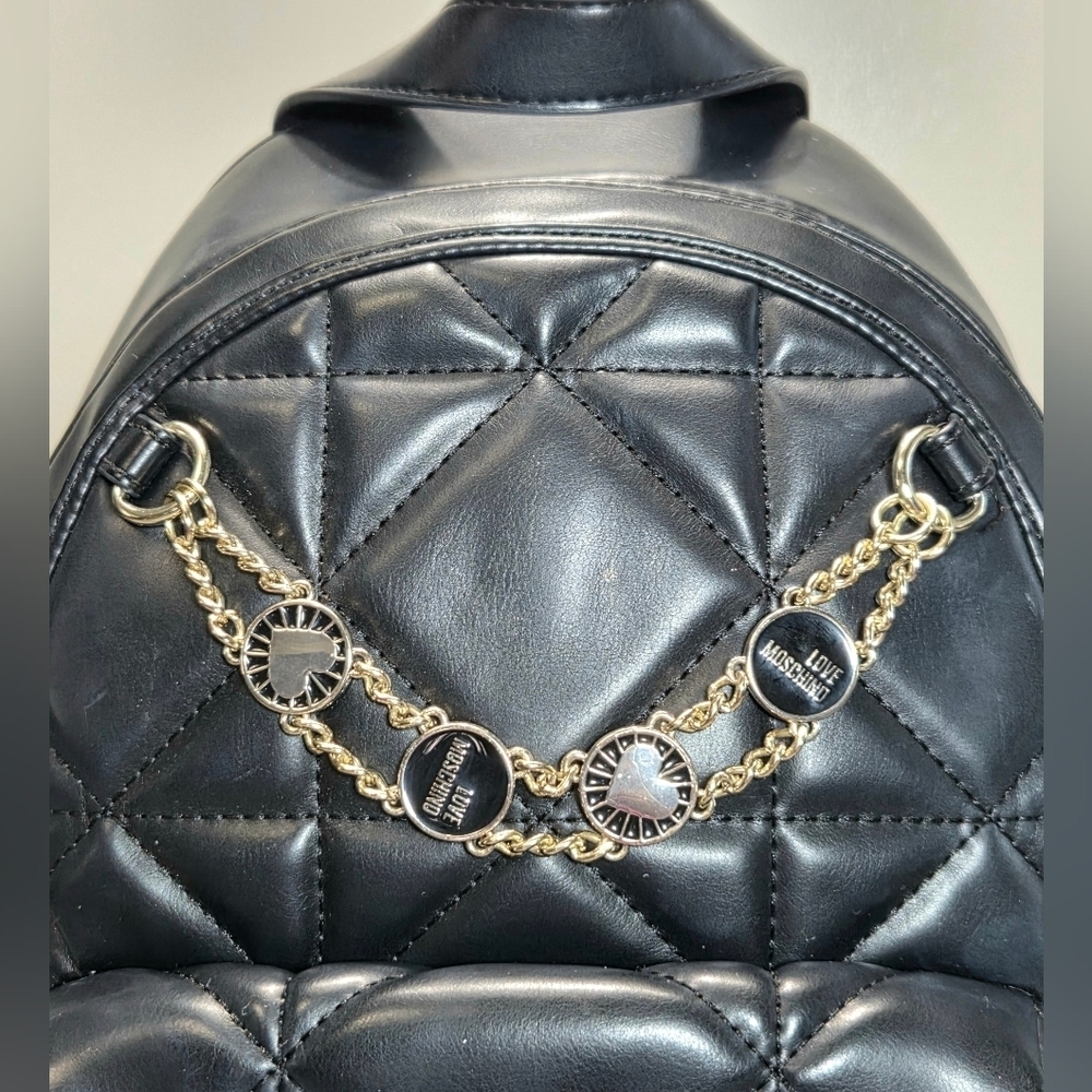 LOVE MOSCHINO QUILTED GOLD CHAIN BACKPACK. - Picture 6 of 10